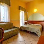 camera-fronte-mare-mini-suite-hotel-roseto-2