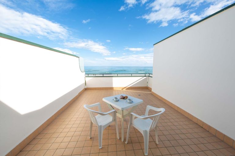 camere9